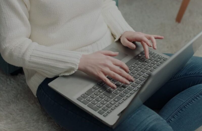 Digitalni poslovi bez diplome traže veštine, internet i portfolio nude fleksibilnost, dobru zaradu i globalne klijente.