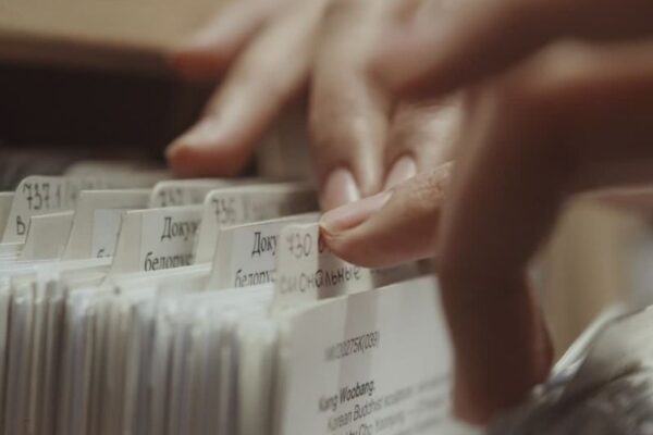 osoba lista po arhiviranoj dokumentaciji